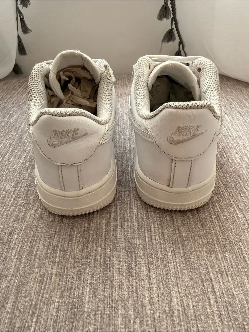 Nike Air Force One- Kids White Low-Top Sneakers with Swoosh size 2